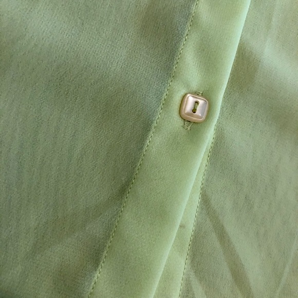 Button Down Blouses - Picture 6 of 7